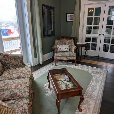 Rose & Thistle B&B Lunenburg-2
